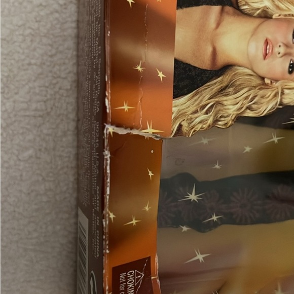 Rare Collectible 2002 or 2003 Shakira Doll with Black and Red Ensemble - Picture 9 of 9